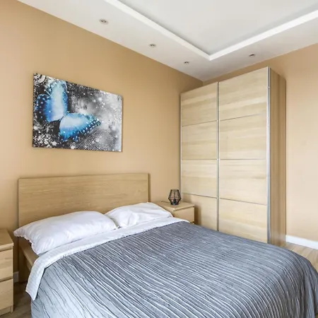 In Okecie Apartman Varsó